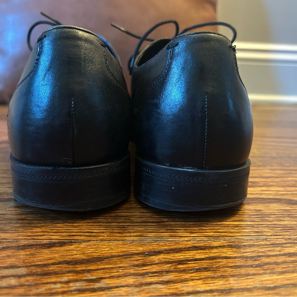 Cole Haan size 11. Classic cap toe Black Leather Men's Dress Shoes - Picture 4 of 5